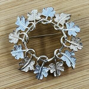 Sarah Coventry Gold Tone Silver Tone Leaf Wreath Brooch Vintage Regency